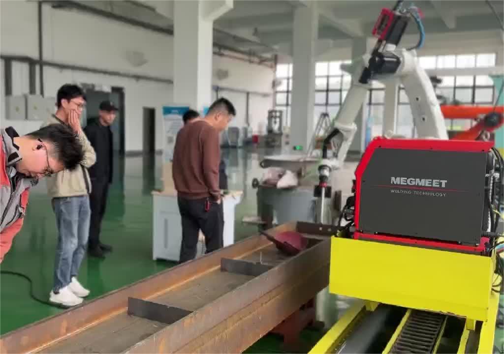 智能焊接机器人H型钢免示教编程焊接机器人